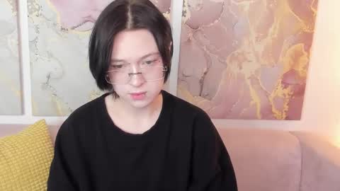 fiamoory online show from February 2026 02:45:01 AM