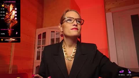 Lady online show from November 2025 11:18:01 PM