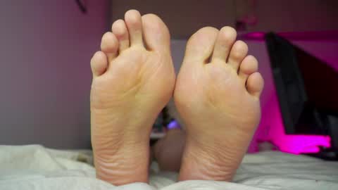 Snapshot of findomfeet_ chatting on April 2026 01:41:02 AM Ashley online show from April 2026 01:41:02 AM