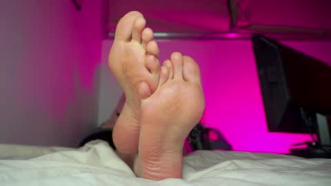 Snapshot of findomfeet_ chatting on April 2026 09:41:02 PM Ashley online show from April 2026 09:41:02 PM