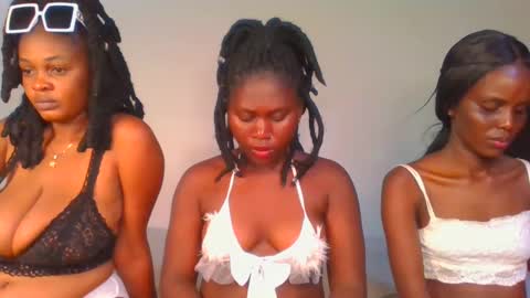 Snapshot of fine_melanie chatting on January 2025 06:23:01 PM melanie online show from January 2025 06:23:01 PM