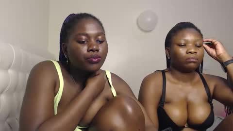 Snapshot of fine_melanie chatting on September 2025 02:15:02 AM melanie online show from September 2025 02:15:02 AM