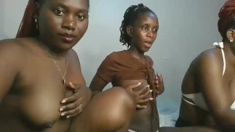 Snapshot of fine_melanie chatting on October 2025 12:40:02 AM melanie online show from October 2025 12:40:02 AM