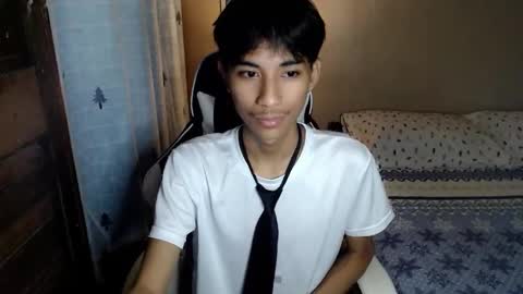 fineboii_rey18 online show from September 2025 02:16:02 PM