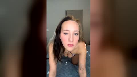 Snapshot of fineshytdaisy chatting on January 2026 06:21:02 PM fineshytdaisy online show from January 2026 06:21:02 PM