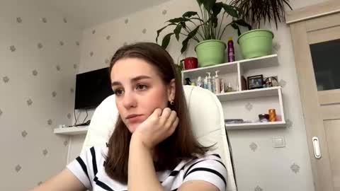 Keite wanna play  Meow online show from November 2025 09:31:01 AM