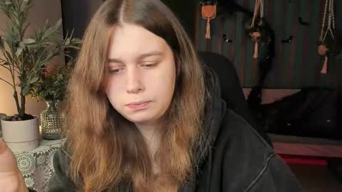 fiora online show from October 2025 01:44:01 PM