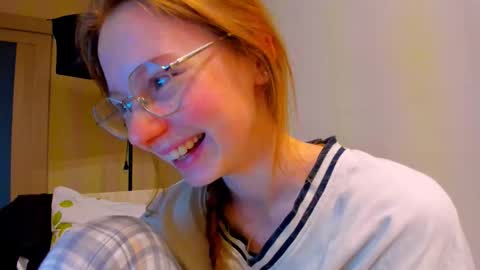 fire_luna online show from November 2025 10:30:01 AM
