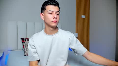 Nicolas online show from January 2026 01:02:02 PM