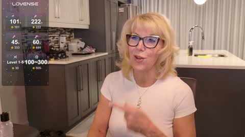 Snapshot of fitcougarcb chatting on January 2025 05:40:01 PM Bianca online show from January 2025 05:40:01 PM