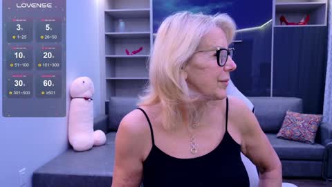 Snapshot of fitcougarcb chatting on February 2025 12:42:01 AM Bianca online show from February 2025 12:42:01 AM