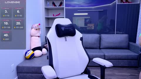 Snapshot of fitcougarcb chatting on October 2025 04:37:01 PM Bianca online show from October 2025 04:37:01 PM