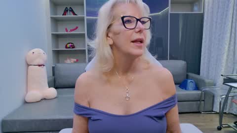 Snapshot of fitcougarcb chatting on December 2025 02:57:02 PM Bianca online show from December 2025 02:57:02 PM