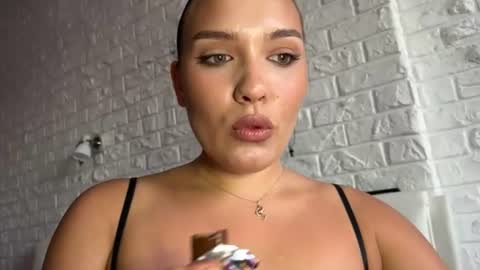 Emma online show from July 2026 10:07:02 AM