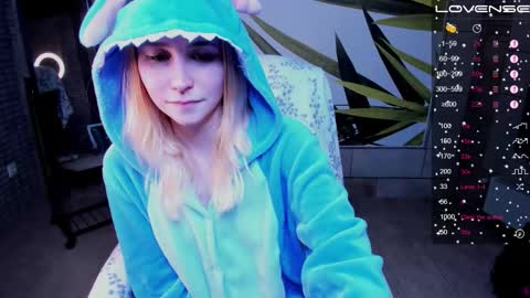 FlexiMona online show from October 2025 08:42:01 PM