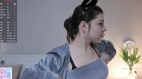 Snapshot of flirtbubble chatting on December 2025 06:17:02 AM Doloras online show from December 2025 06:17:02 AM