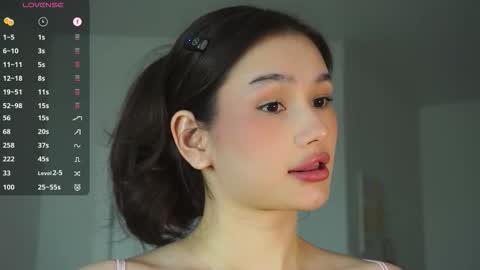 Snapshot of floralmuse chatting on September 2025 11:43:01 AM Viola online show from September 2025 11:43:01 AM