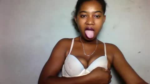 florencia011 online show from March 2025 10:42:01 PM