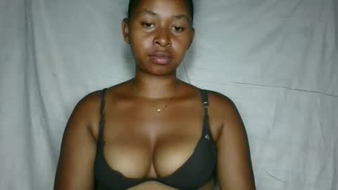 florencia011 online show from November 2025 01:21:02 PM