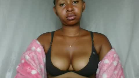 florencia011 online show from December 2025 06:16:01 PM