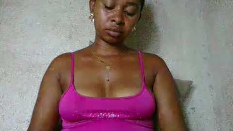 florencia011 online show from April 2026 06:05:01 PM