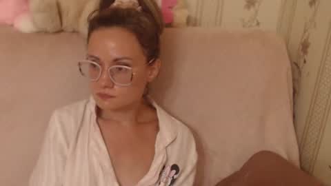Snapshot of flowercandydoll chatting on July 2026 09:43:01 PM say meow and send tip online show from July 2026 09:43:01 PM