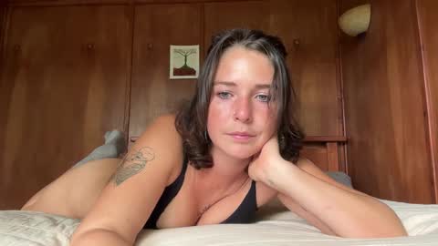 Snapshot of flowergirl448844 chatting on October 2025 11:52:02 PM Flowergirl online show from October 2025 11:52:02 PM