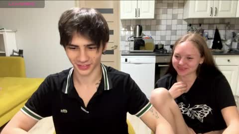 flowerscouple online show from April 2026 11:11:01 PM
