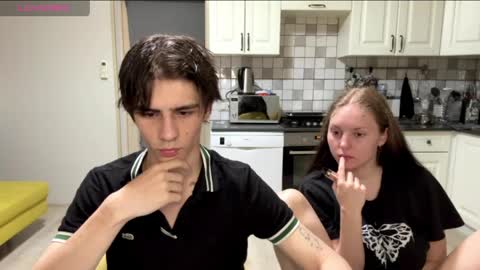 flowerscouple online show from April 2026 09:52:01 PM