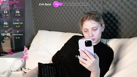 fluffy_cloude online show from May 2026 06:41:01 AM