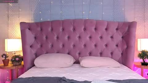 Mia online show from October 2025 09:12:02 PM