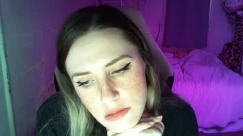 Snapshot of fluxsux chatting on October 2025 01:22:02 PM Flux online show from October 2025 01:22:02 PM