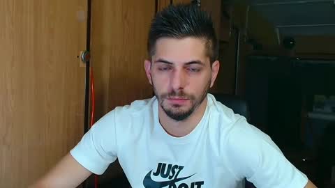 independent model online show from September 2025 06:31:02 PM