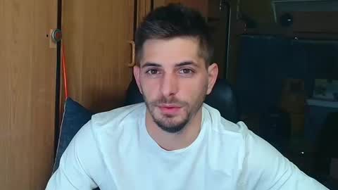 independent model online show from September 2025 05:07:01 PM