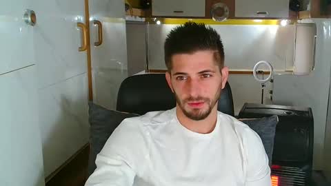 independent model online show from October 2025 04:57:01 PM