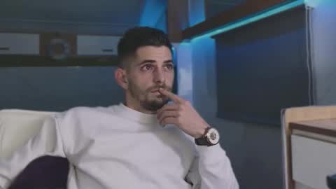 independent model online show from November 2025 07:18:01 PM