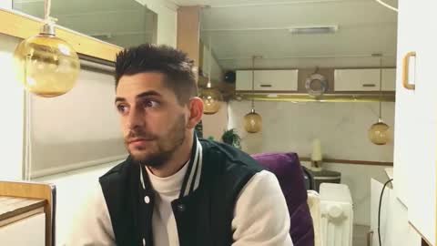 independent model online show from March 2026 03:37:01 PM