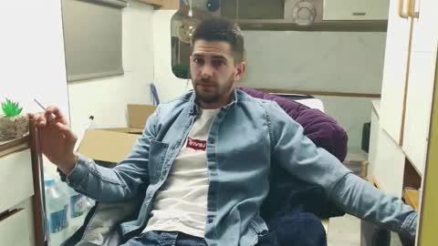 independent model online show from April 2026 06:20:01 PM