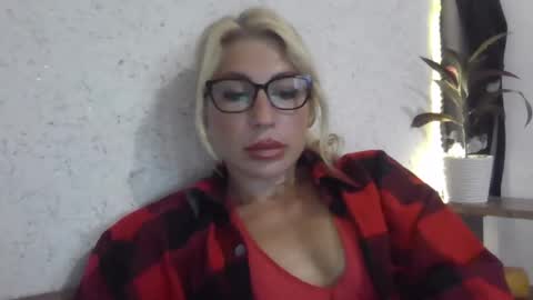 fox_red_lady7 online show from October 2025 12:11:01 PM