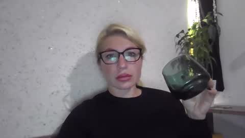 fox_red_lady7 online show from October 2025 04:51:01 PM