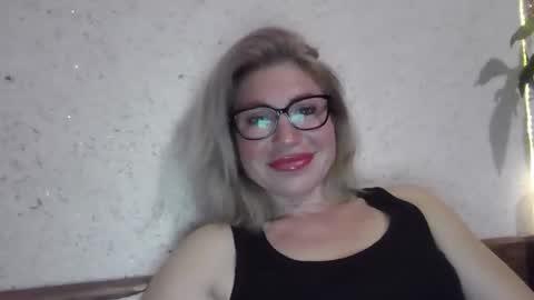 Snapshot of fox_red_lady7 chatting on April 2026 07:19:02 PM fox_red_lady7 online show from April 2026 07:19:02 PM
