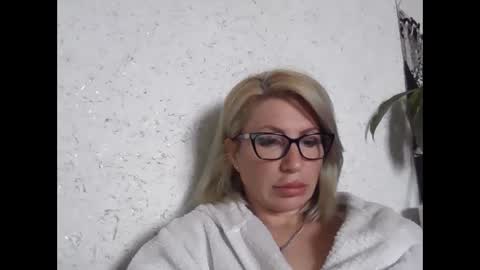 Snapshot of fox_red_lady7 chatting on May 2026 08:44:01 AM fox_red_lady7 online show from May 2026 08:44:01 AM