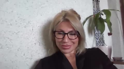Snapshot of fox_red_lady7 chatting on May 2026 06:19:02 AM fox_red_lady7 online show from May 2026 06:19:02 AM