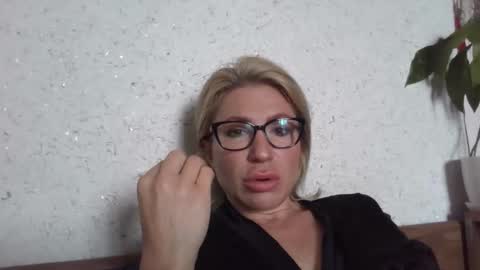 Snapshot of fox_red_lady7 chatting on May 2026 06:43:02 AM fox_red_lady7 online show from May 2026 06:43:02 AM