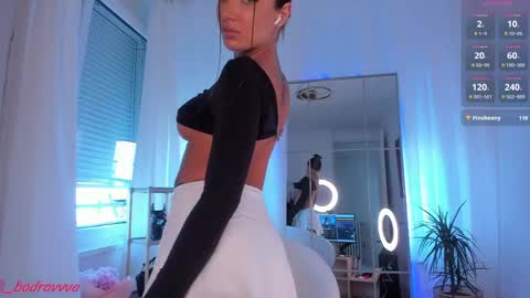 Snapshot of foxe_sailey chatting on June 2026 03:50:01 PM Fox love you online show from June 2026 03:50:01 PM