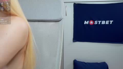 Snapshot of foxeslovefoxes chatting on December 2024 03:58:01 PM CUSTOM PHOTOS AND VIDEOS - online show from December 2024 03:58:01 PM