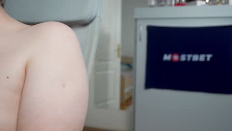 Snapshot of foxeslovefoxes chatting on January 2025 11:17:01 AM CUSTOM PHOTOS AND VIDEOS - online show from January 2025 11:17:01 AM