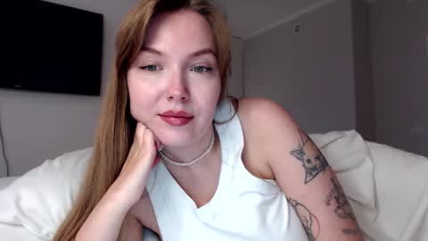 Snapshot of foxxycindy chatting on September 2025 04:01:02 AM Cindy online show from September 2025 04:01:02 AM