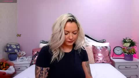 Snapshot of foxxyclarise chatting on May 2026 05:43:01 PM Clarise online show from May 2026 05:43:01 PM