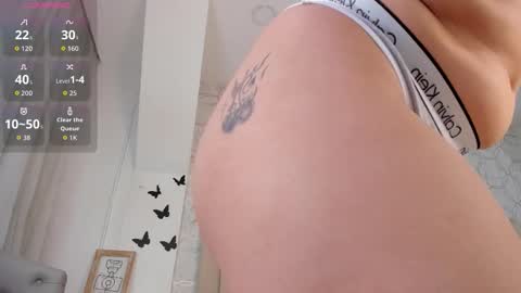 Snapshot of foxy200__ chatting on November 2025 08:08:01 PM Foxy online show from November 2025 08:08:01 PM